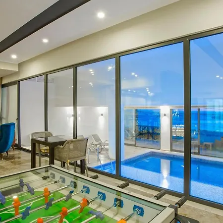 Seaview Luxury - Private Indoor Pool And Jakuzzi Apartment *
