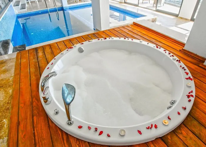 Seaview Luxury - Private Indoor Pool And Jakuzzi *